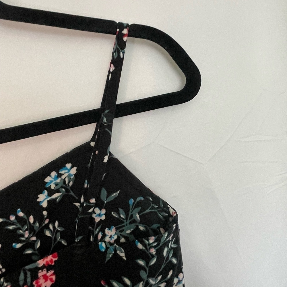 No Boundaries Black Camisole Fitted Spaghetti Straps​​​​ - Picture 3 of 6